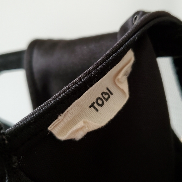 TOBI Mesh Crop Top - Picture 6 of 9